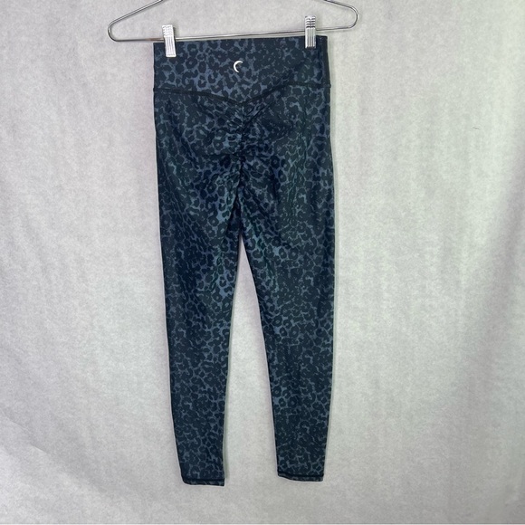 ZYIA Active Leopard Animal Print Scrunch Butt Leggings size 2 - Picture 5 of 6